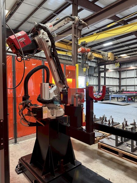 LINCOLN ELECTRIC ROBOT WELDING SYSTEM WITH ABB 6 AXIS ROBOT, 300 KG HEAD AND TAILSTOCK, LINCOLN