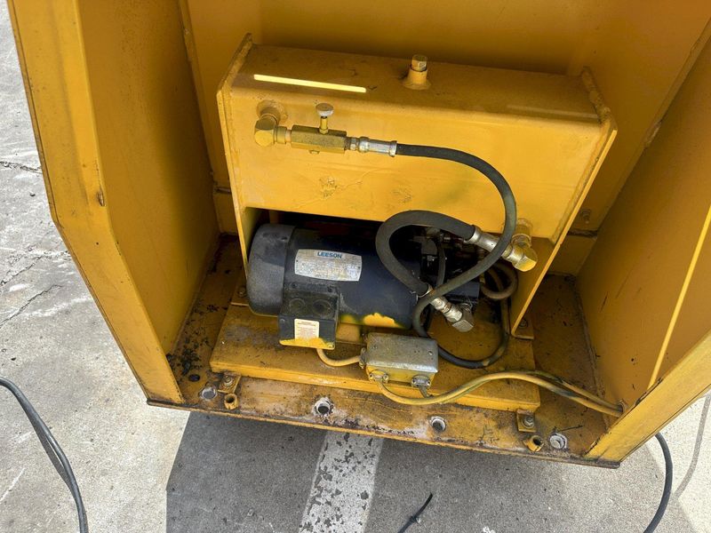 1000 LB AIR TECHNICAL INDUSTRIES MODEL # ZL3PC4848E  ZERO LOW LIFT TABLE: STOCK #78001