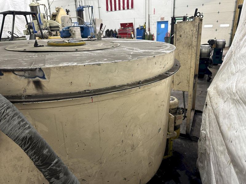 24 CUBIC FT GIANT GB-24DHW VIBRATORY COB DRYER: STOCK #77690