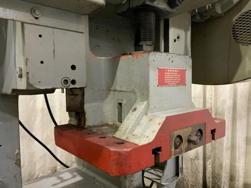 60 TON V & O BACK GEARED OBI PRESS: STOCK #80234