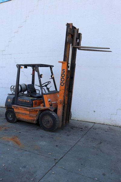 5,000 LB TOYOTA FORKLIFT: STOCK #63915