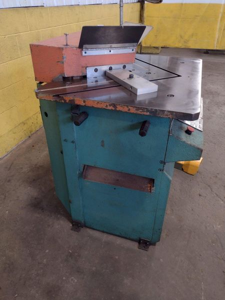 10" X 10" X 3/16 UNIPUNCH MODEL COMACA CH 260 HYDRAULIC ANGLE NOTCHER: STOCK 17381
