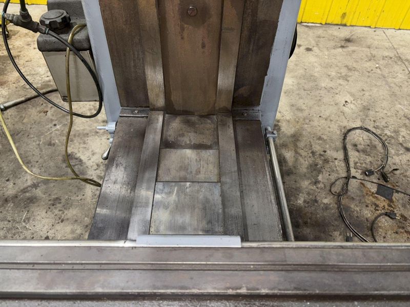 3 HP SEIKI XL MODEL #3VX VARIABLE SPEED VERTICAL RAM TYPE KNEE MILL: YOBRO #23839