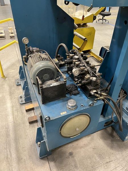 14000 LB X 32" X .240" SHUNG DAR SERVO FEEDLINE