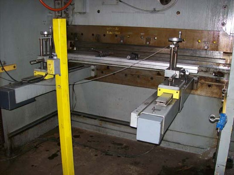 230 TON CINCINNATI HYDRAULIC PRESS BRAKE