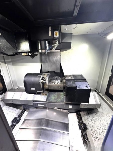Doosan DNM 200/5AX CNC 5-Axis Vertical Machining Center (2017)