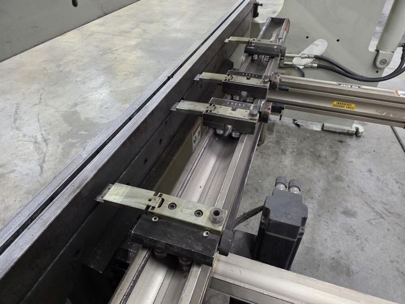 Accurpress 710010 100 Ton x 10′ 3-Axis CNC Hydraulic Press Brake