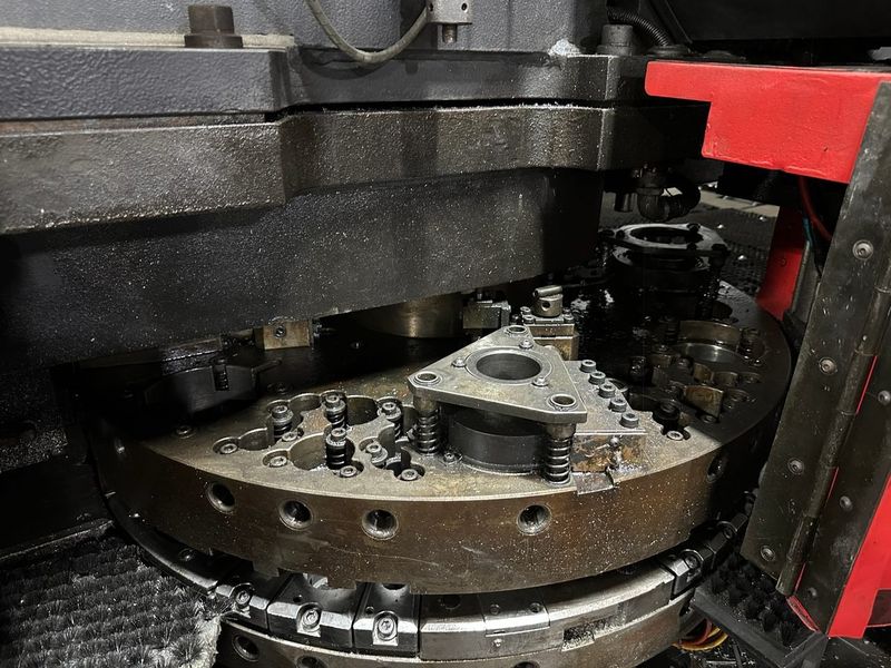 Amada EM 2510NT 22 Ton CNC Turret Punch
