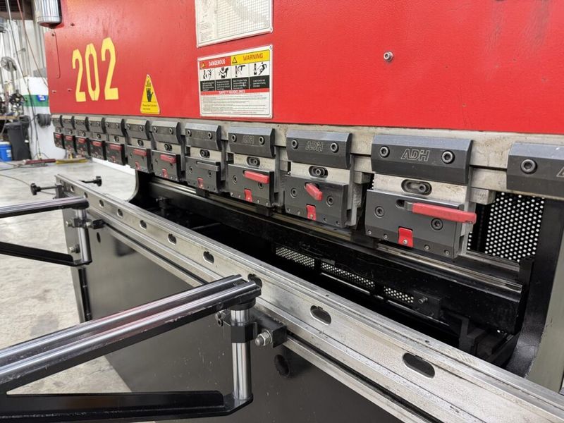 ADH WC67E-80T/2500 90 Ton x 98″ CNC Press Brake (2016)