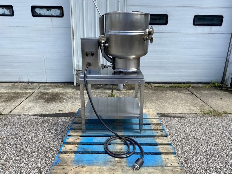Groen TDB-24 6-Gallon 2/3-Jacketed Tilting Steam Kettle