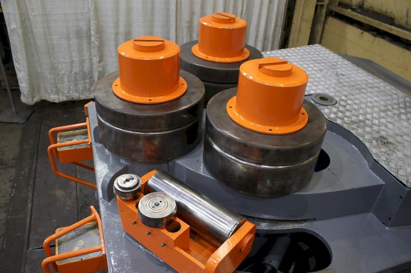 6" X 6" X 1" ROUNDO MODEL #R-7-S  ANGLE ROLLS: STOCK #73523