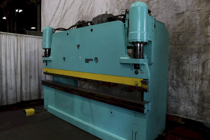 135 TON X 12' PACIFIC HYDRAULIC PRESS BRAKE: STOCK #73487