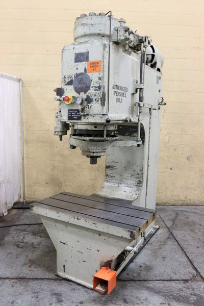 125 TON WILLIAMS & WHITE HYDRAULIC C FRAME PRESS: STOCK #69815