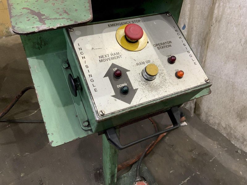 90 TON X 8' CINCINNATI CNC HYDRAULIC PRESS BRAKE: STOCK #80720
