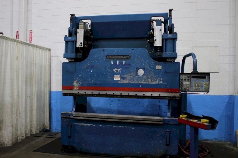 135 TON X 8' CINCINNATI MDL 135FMII HYDRAULIC PRESS BRAKE: STOCK #75067