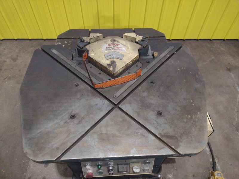 8" X 8" X 1/8" AMADA MODEL #CSW-220 DUAL HEAD CORNER NOTCHER & COPER: STOCK #10339