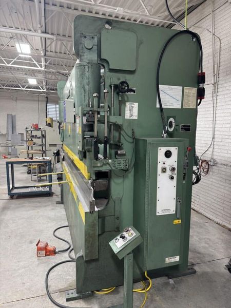Betenbender 10-120T 120 Ton x 10′ Hydraulic Press Brake