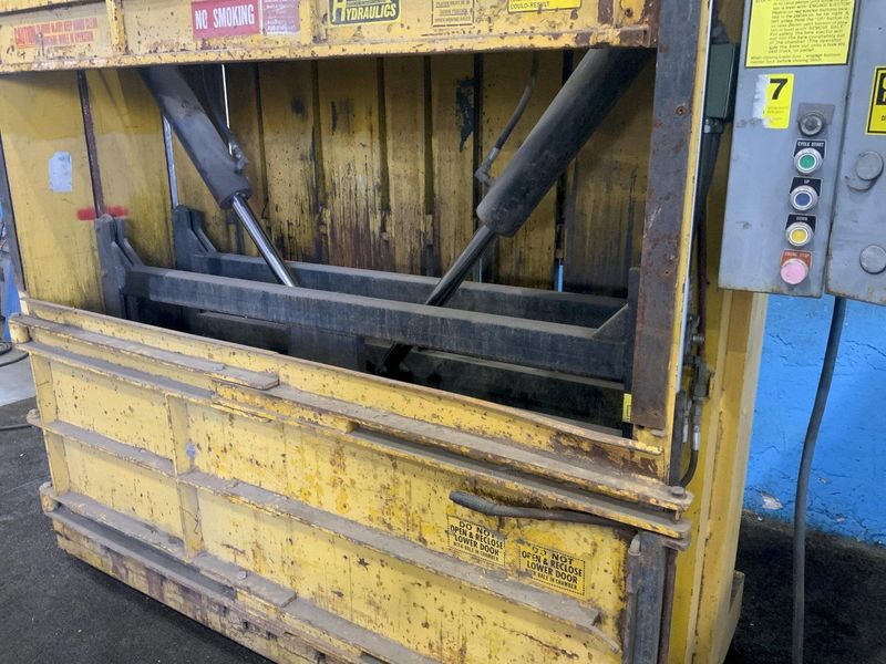 72" X 32" HARMONY LOW PROFILE VERTICAL CARDBOARD BALER: STOCK #76689