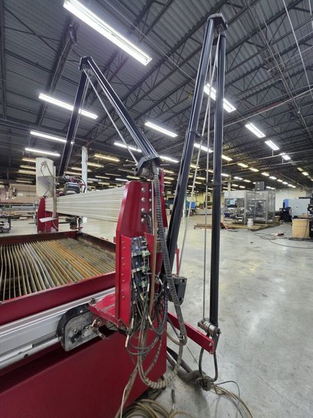 Maxiem 2030 6′ 7″ x 10′ CNC Waterjet