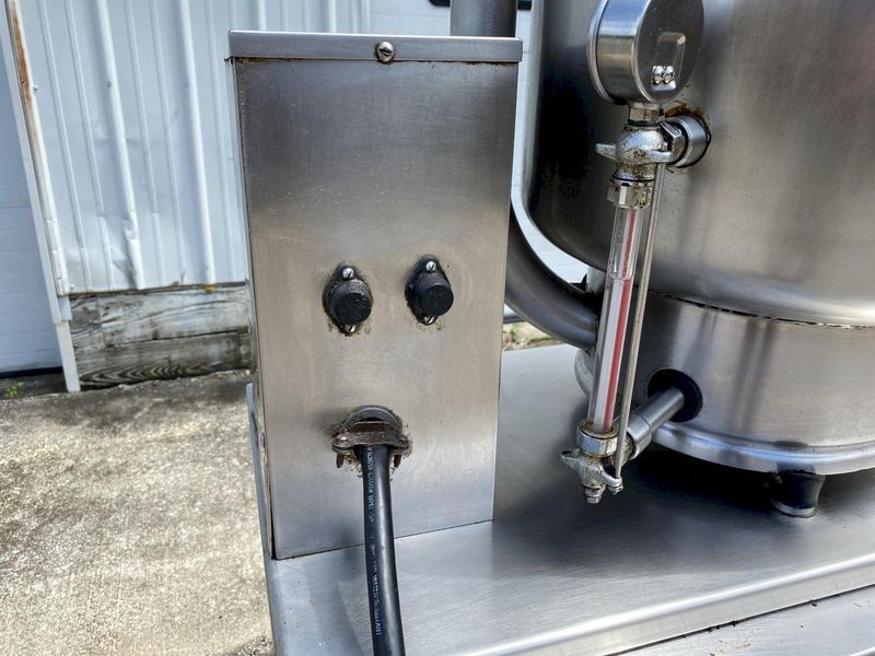 Groen TDB-24 6-Gallon 2/3-Jacketed Tilting Steam Kettle