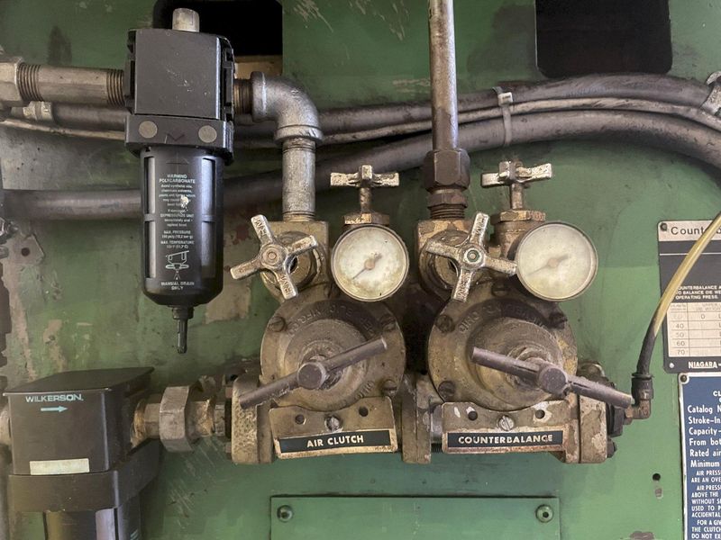 45 TON NIAGARA MODEL #SA2-45-42-24 SSDC PRESS 2.5" STROKE: STOCK 15051