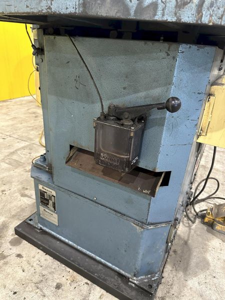 8" x 8" x 1/8" AMADA MODEL #CS-220 HYDRAULIC NOTCHER: STOCK #20970