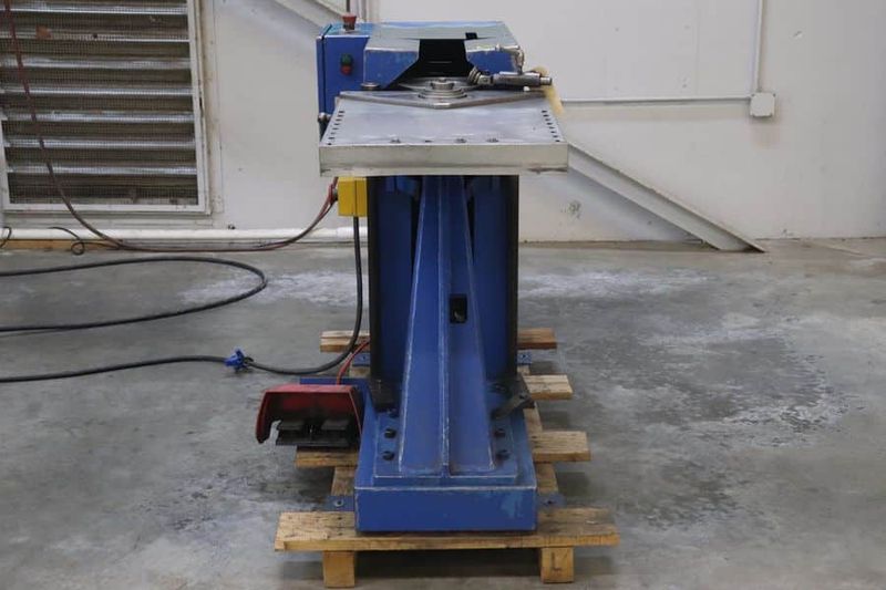 Spiro Beta 3 Hydraulic Gorelocker Elbow Machine, Edge Former Machine
