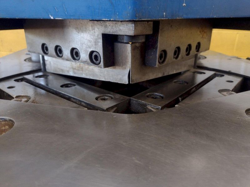 8" x 8" DURMA HYDRAULIC NOTCHER: STOCK 16438