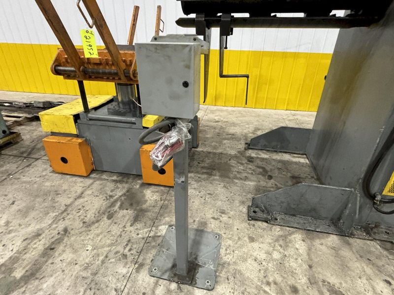 30,000 LB X 60" SESCO MODEL #55-523 MOTORIZED COIL REEL UNCOILER W/ COIL CAR: STOCK #21952