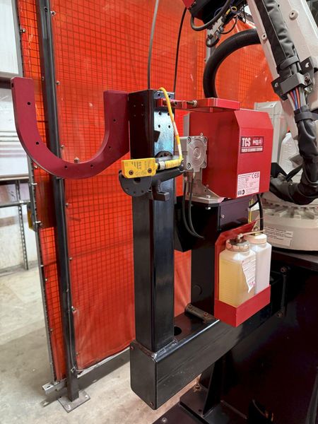 LINCOLN ELECTRIC ROBOT WELDING SYSTEM WITH ABB 6 AXIS ROBOT, 300 KG HEAD AND TAILSTOCK, LINCOLN
