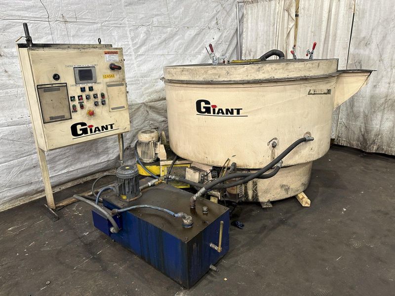 24 CUBIC FT GIANT GB-24DHW VIBRATORY COB DRYER: STOCK #77690