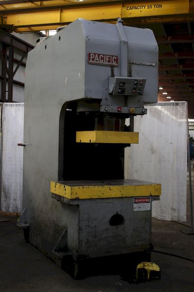 300 TON PACIFIC PRESSFROMER II HYDRAULIC C FRAME PRESS : STOCK #76330