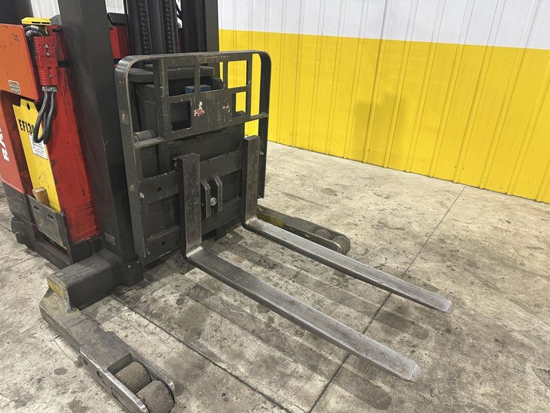 3,500 LB RAYMOND MODEL #EASI DEEP REACH ELECTRIC FORK LIFT TRUCK: STOCK 22098