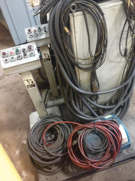 6 AXIS MOTOMAN MODEL SK16-6 ROBOT WELDING CELL WITH MILLER AUTO DELTAWELD 452 WELDER: STOCK #138