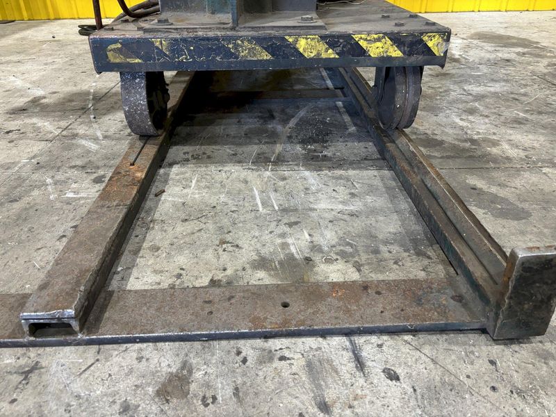 LINCOLN ELECTRIC WELDING MANIPULATOR SYSTEM: IDEALARC DC600 WELDER, NA-5 CONTROLLER, AND WELDING