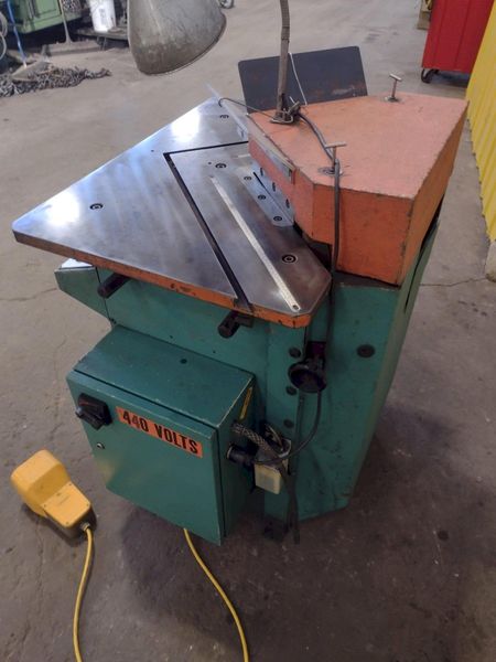 10" X 10" X 3/16 UNIPUNCH MODEL COMACA CH 260 HYDRAULIC ANGLE NOTCHER: STOCK 17381