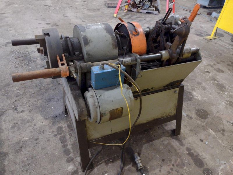 4" TOLEDO BEAVER MODEL #1-2-4 BOLT & PIPE THREADER: STOCK #20776