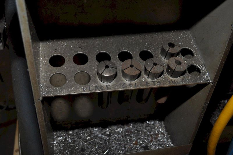 2 HP BRIDGEPORT VERTICAL MILL