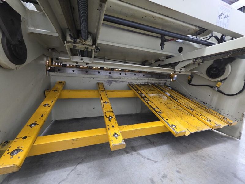 U.S. Industrial USHS625 6′ x 1/4″ Hydraulic Shear