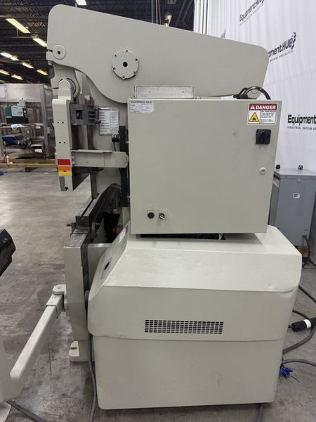 Accurpress 710010 100 Ton x 10′ 3-Axis CNC Hydraulic Press Brake