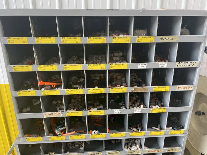 SMC MODEL #KQ2 ONE TOUCH FITTINGS FOR POLYURETHANE TUBING TOOLING & ACCESSORIES CABINETS: STOCK