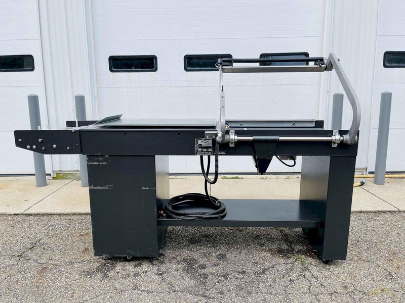 Eastey EM28T Manual L-Bar Sealer w/ Powered Take Away Conveyor