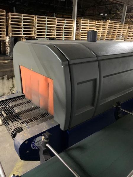 Lantech SW-1000 Intermittent Motion Belt Feed Side Seal Wrapper w/ Lantech ST-900 Heat Tunnel