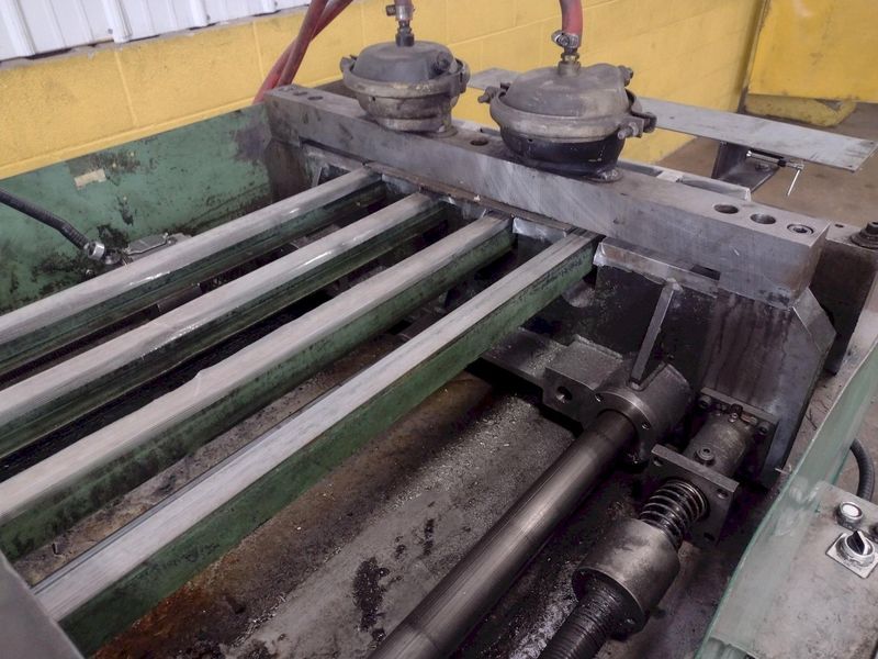 24" TRIAD DESIGN & MFG FEEDER: STOCK #17013