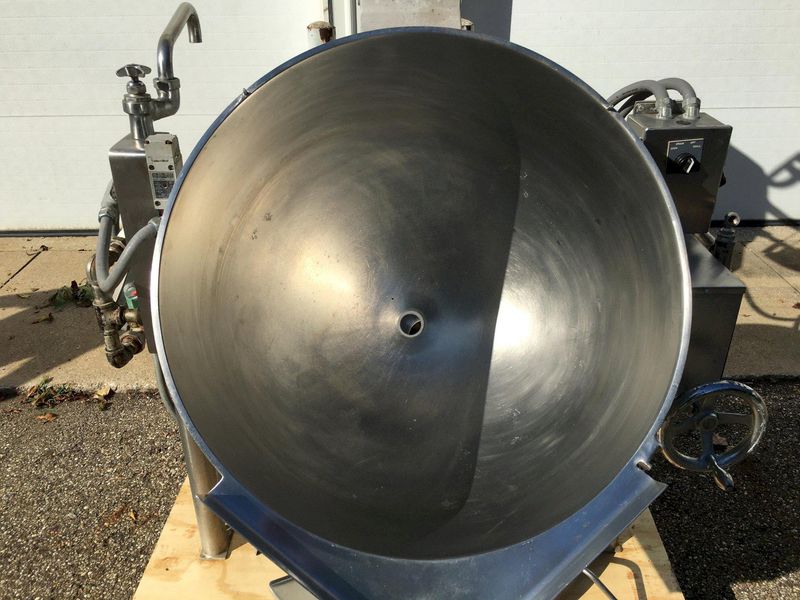 Groen DTA/3-60
 60-Gallon 2/3-Jacketed Cooker/Mixer
With Twin Shaft Agitators