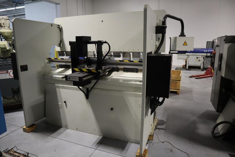 Hurco PA65-25 CNC Hydraulic Press Brake, 71 Ton x 98", Hurco AutoBend 7 Control and Back Gauge, Large Assortment of Dies