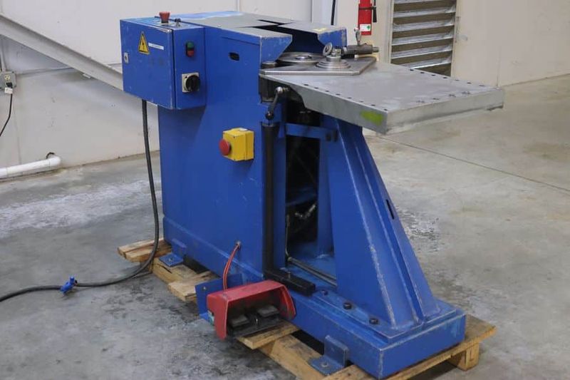 Spiro Beta 3 Hydraulic Gorelocker Elbow Machine, Edge Former Machine