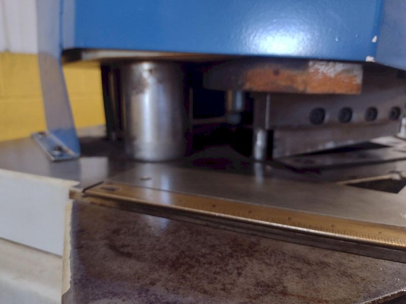 8" x 8" DURMA HYDRAULIC NOTCHER: STOCK 16438