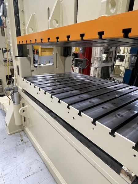 400 ton Blow SC2-400-84-48 Used Straight Side Mechanical Metal Stamping Press For Sale, Year 198