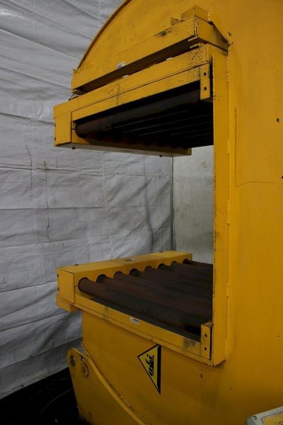 4000 LBS AIR TECHNICAL INDUSTRIES PACMAN TYPE UPENDER: STOCK #76417